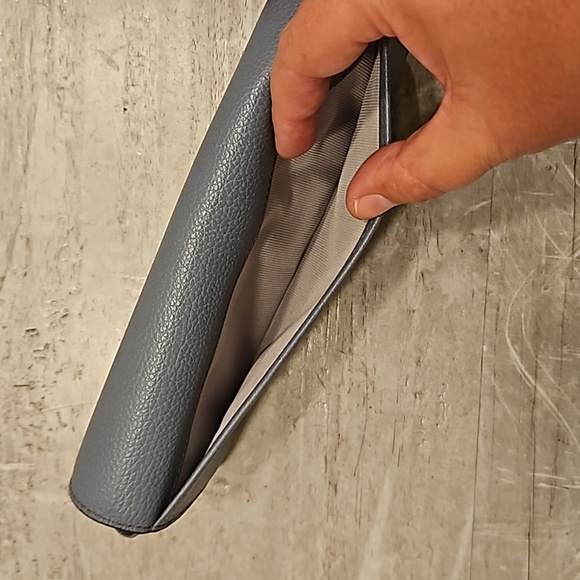 💕FURLA💕 Pebbled Leather Continental Long Wallet ~ Blue - Picture 3 of 9